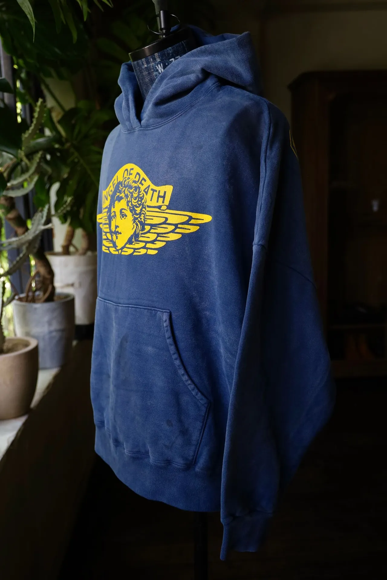 SAINT M×××××× ANGEL HOODIE/NAVY Angel Reborn Blue Hoodie Washed Blue S-XL Assute Garment Dyeing Full Clothes Water Fading Mud Dyeing Dirty Distress New Vintage Ceiling God Tailoring Original Super Loose Fit Customized Original Accessories God-level Print Restoration